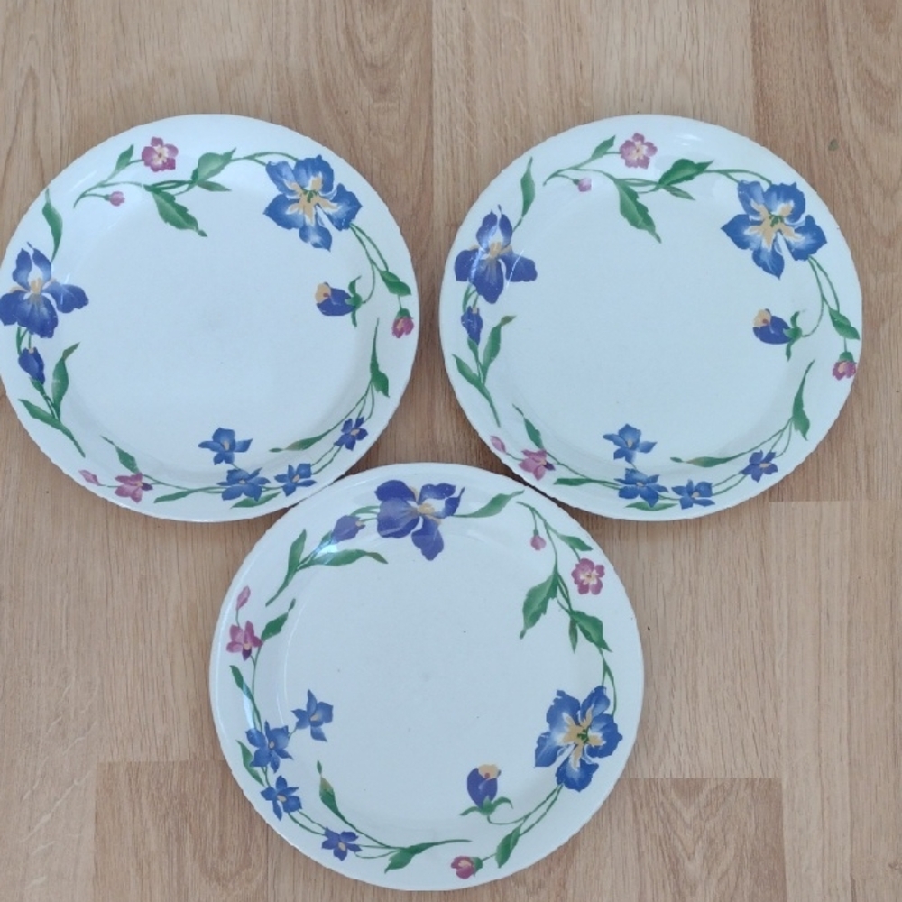 Whisper Gibson Design Trio of Dinner Plates Stoneware Discountined Pattern 2002